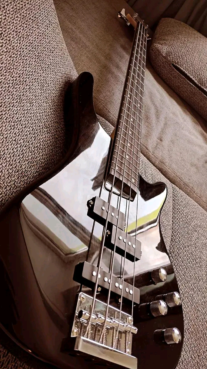 Guitare 🎸 disponible