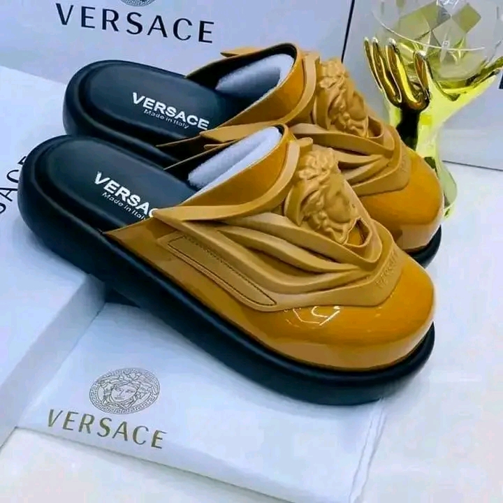 Vente des chaussures de toute marque