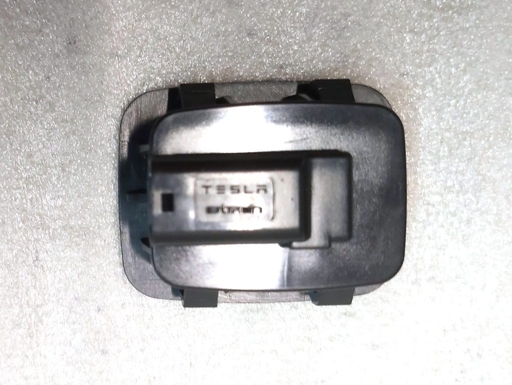 Bouton de déverrouillage d'urgence du capot Tesla modèle 3, Y
1516185-00-A AE