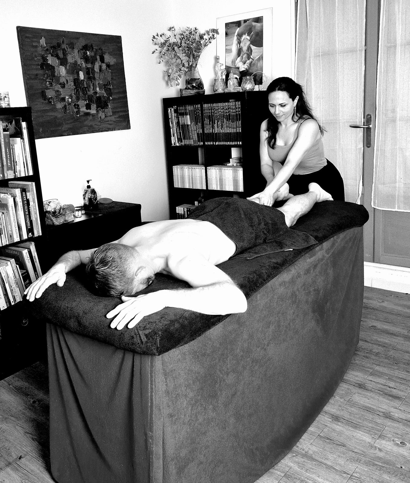 Masseuse professionnelle à domicile - Miniature 2
