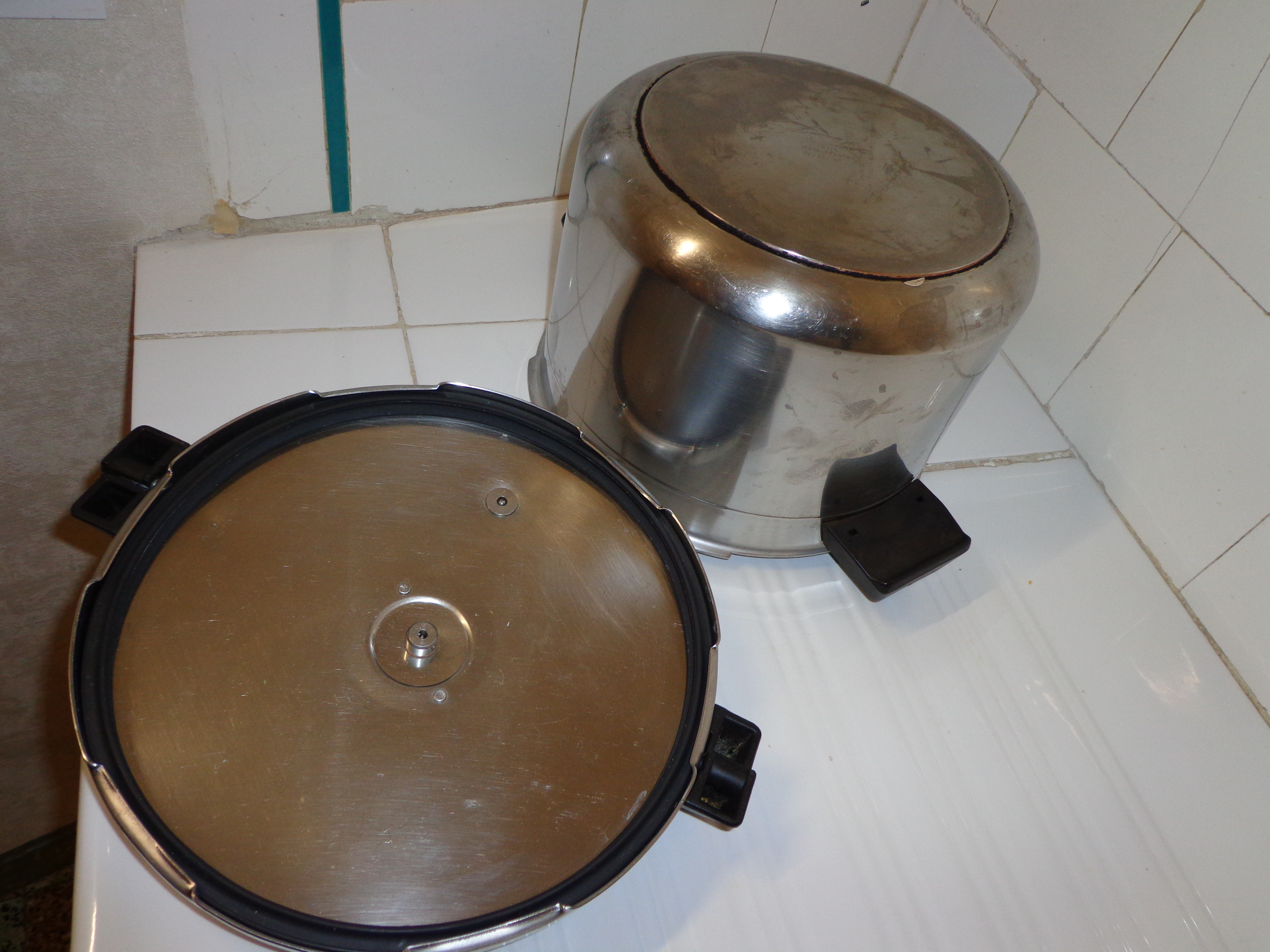 Cocotte minute en inox de 8 litres à vendre - Miniature 2