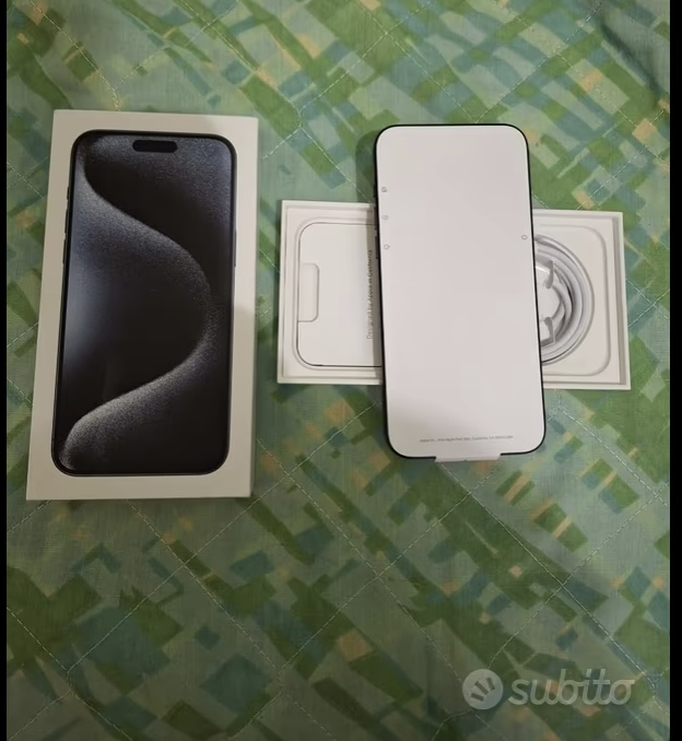 A vendre Apple iPhone 15 256 go neuf bleu blanc