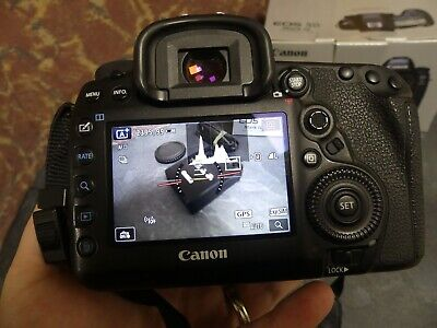 Appareil photo reflex numérique Canon EOS 5D Mark IV avec objectif EF 28-135