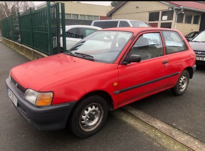 Toyota Yaris - Starlet 1.0 54ch-3P- 1ere main_1 - Rouge Verni - Miniature 2