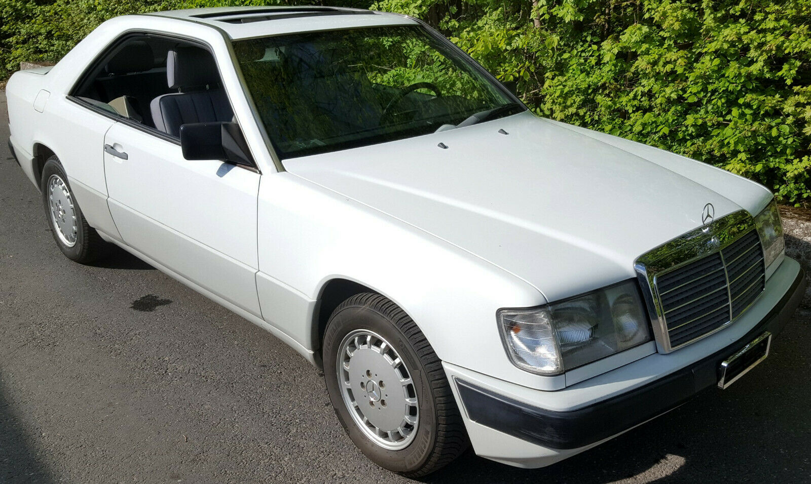 Mercedes 300 CE - 1989 fresh - Miniature 3