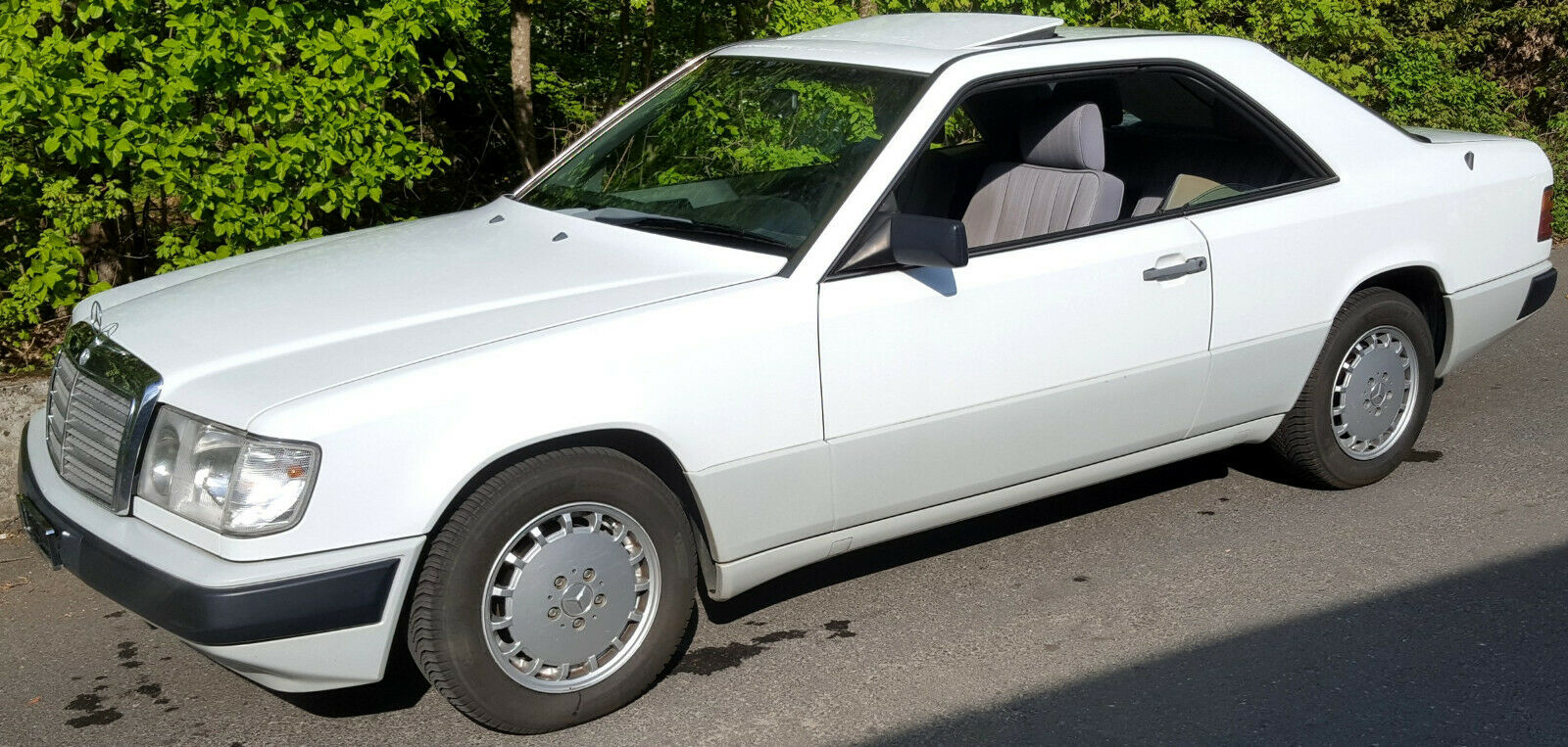 Mercedes 300 CE - 1989 fresh - Miniature 4