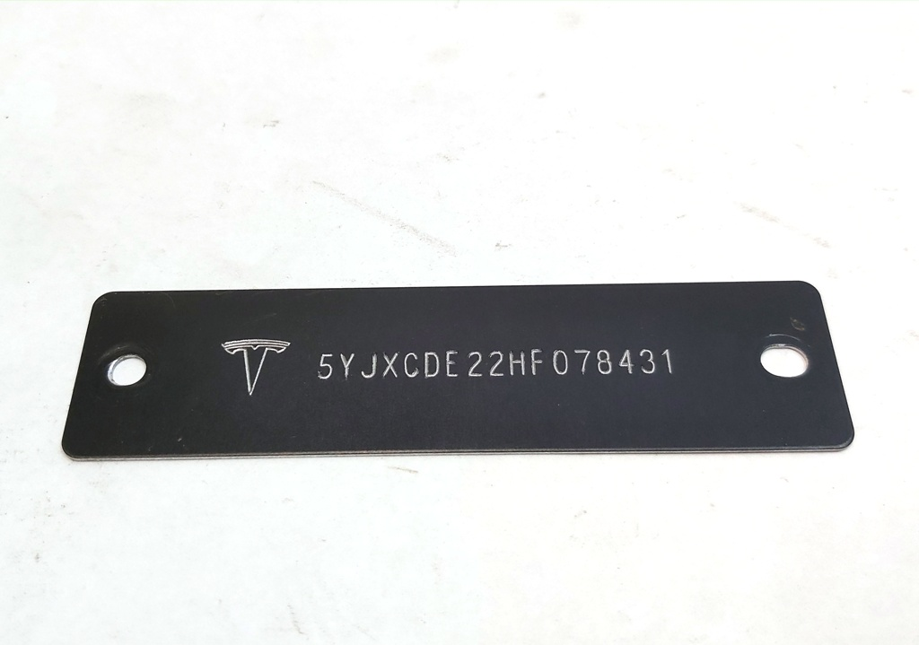Plaque VIN sous pare-brise Tesla 1035217-85-z