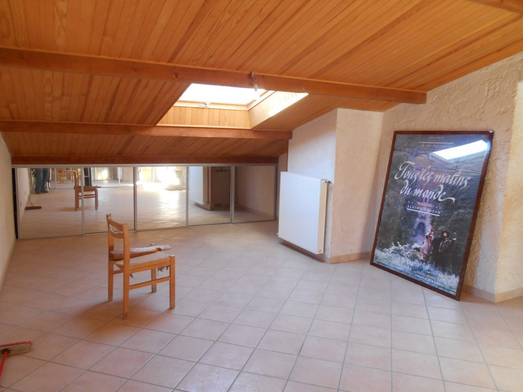Appartement à louer 5 pièces 160 m²