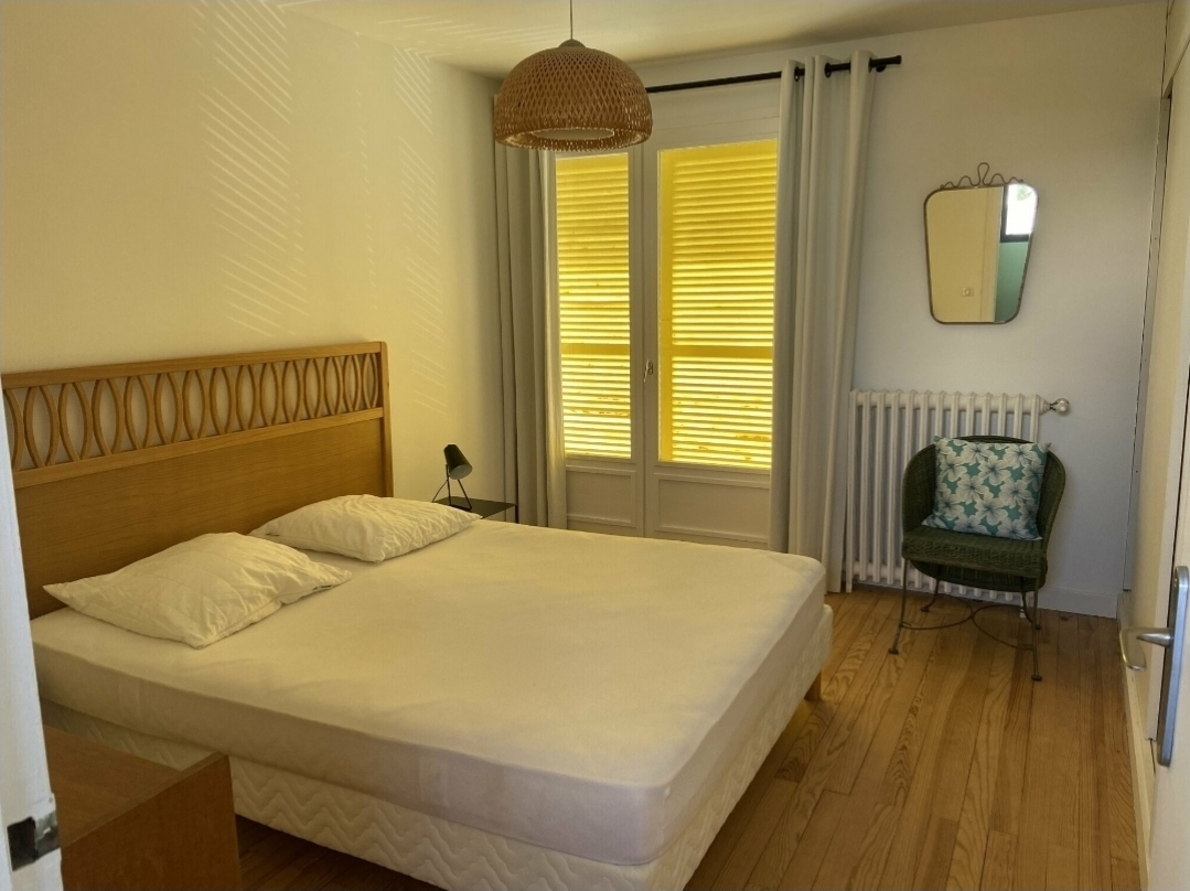 Maison type 3 des année 50 située en plein centre-ville, proche de toutes les commodité - Semussac