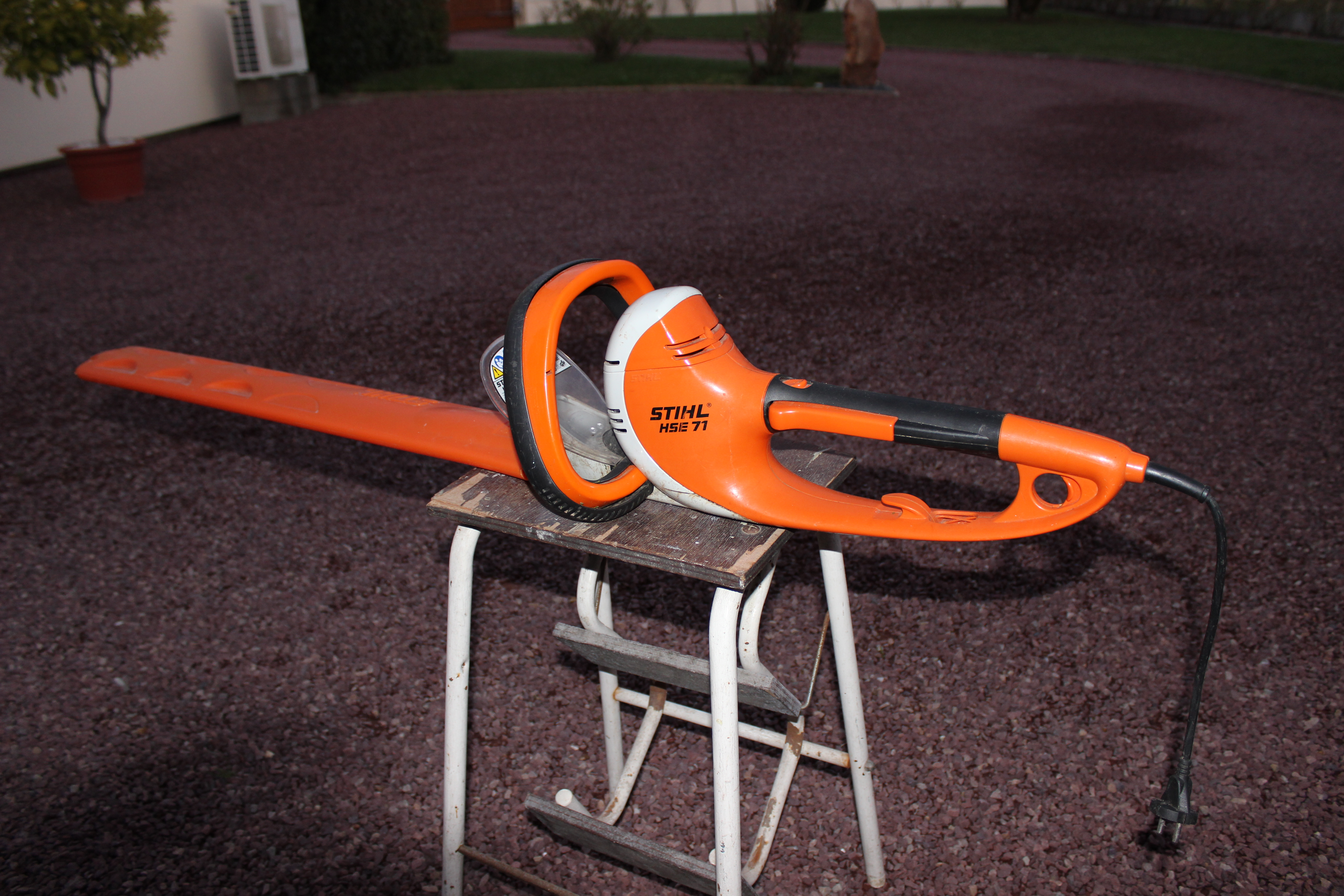 Taille-haie Stihl HSE 71 avec lamier de 700 mm