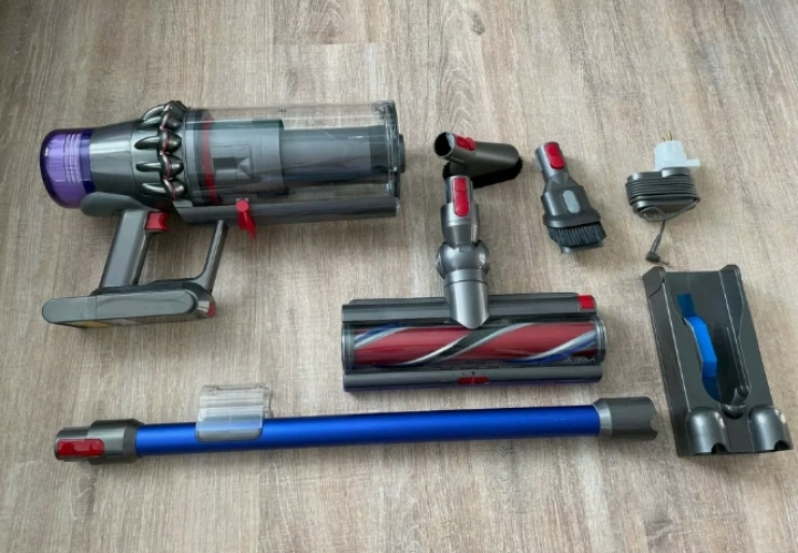 Dyson V11