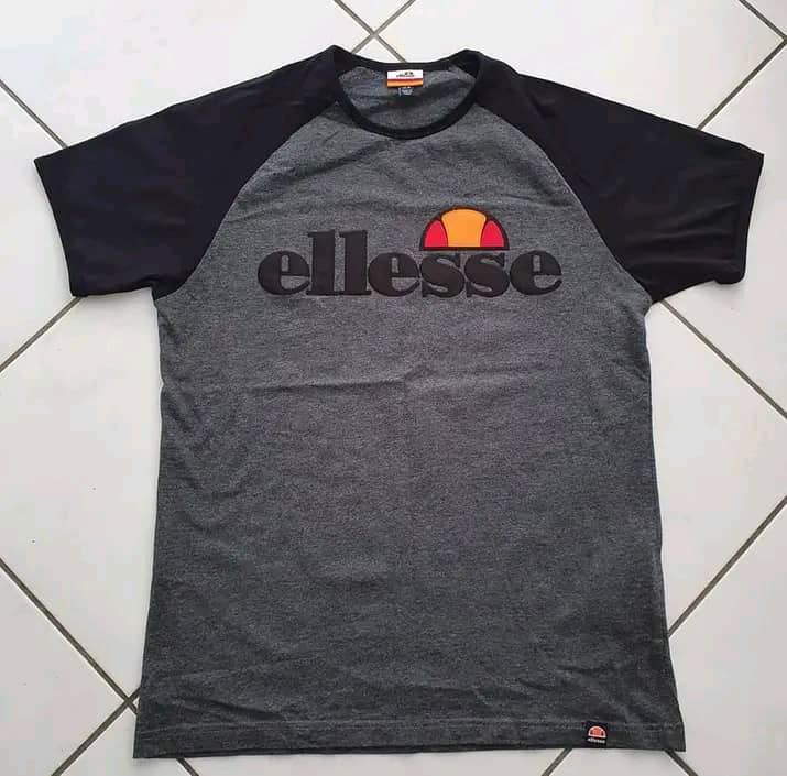 Vêtements en vente en tout urgence