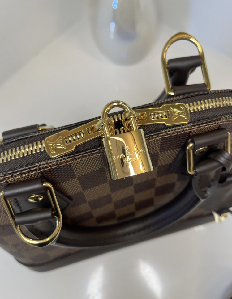 Sac à main Alma de Louis Vuitton authentique
