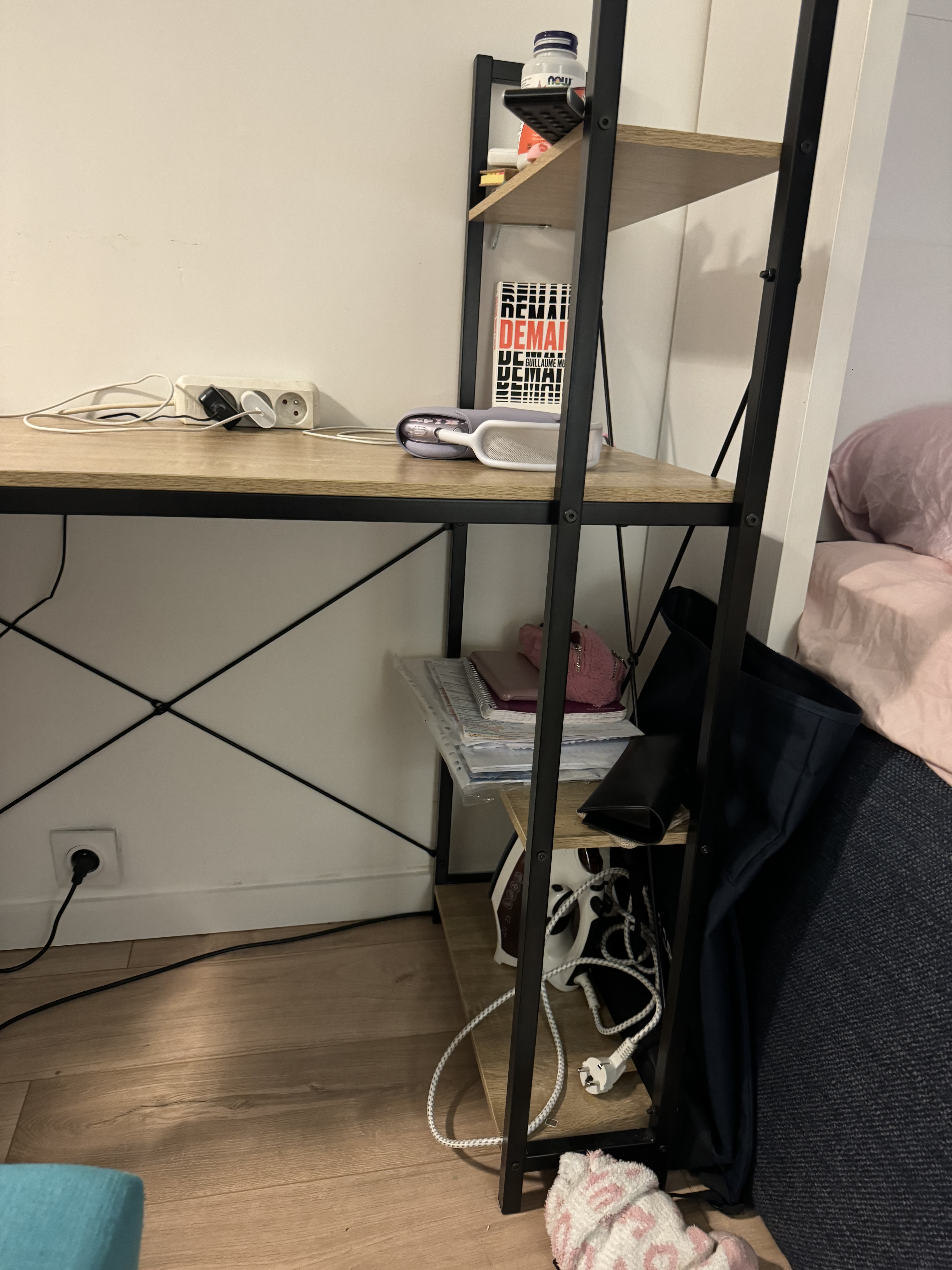 Bureau de travail avec étagères de rangement - Miniature 2