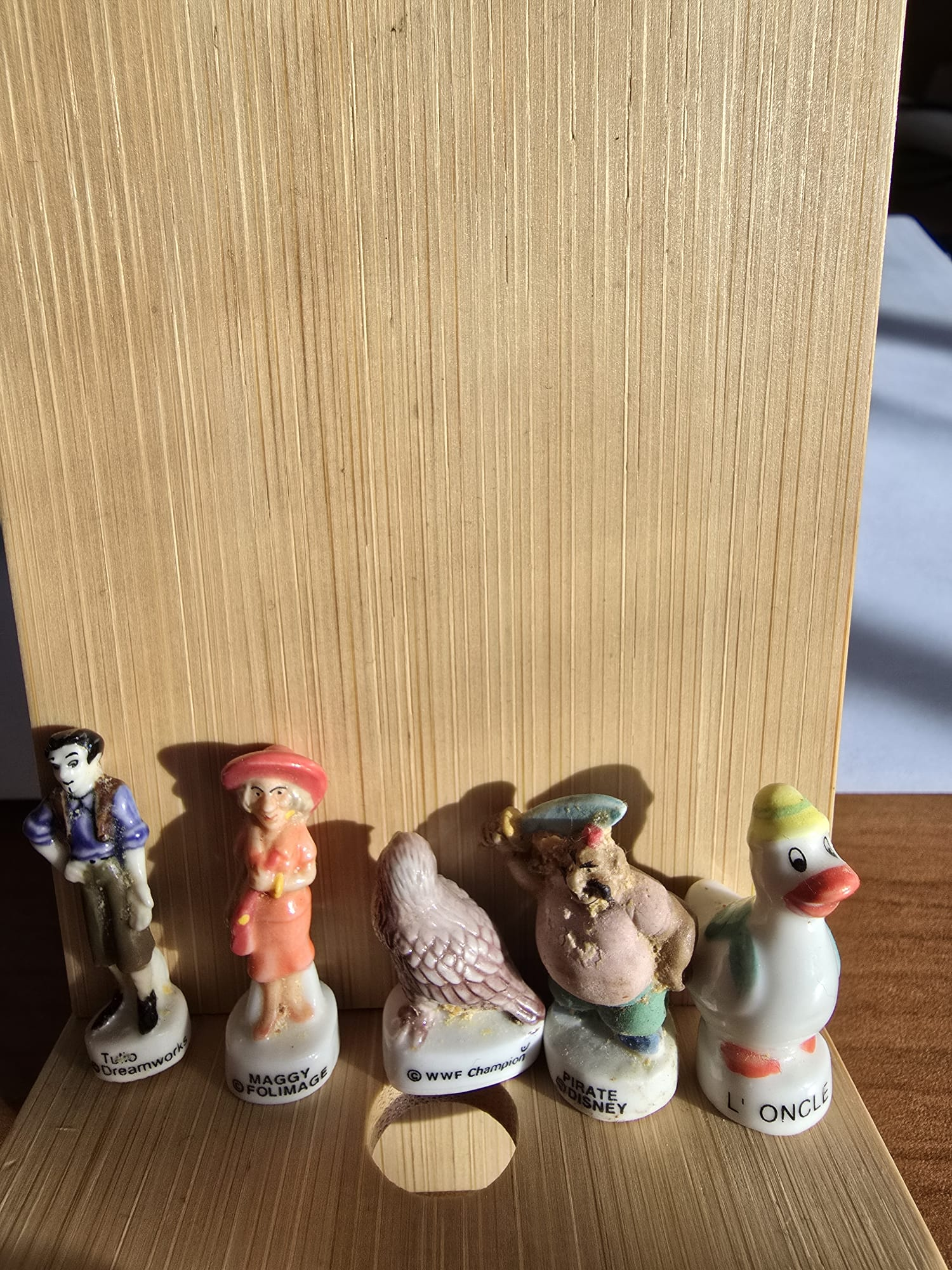 Lot de 20 pièces Disney miniatures en porcelaine - Miniature 4