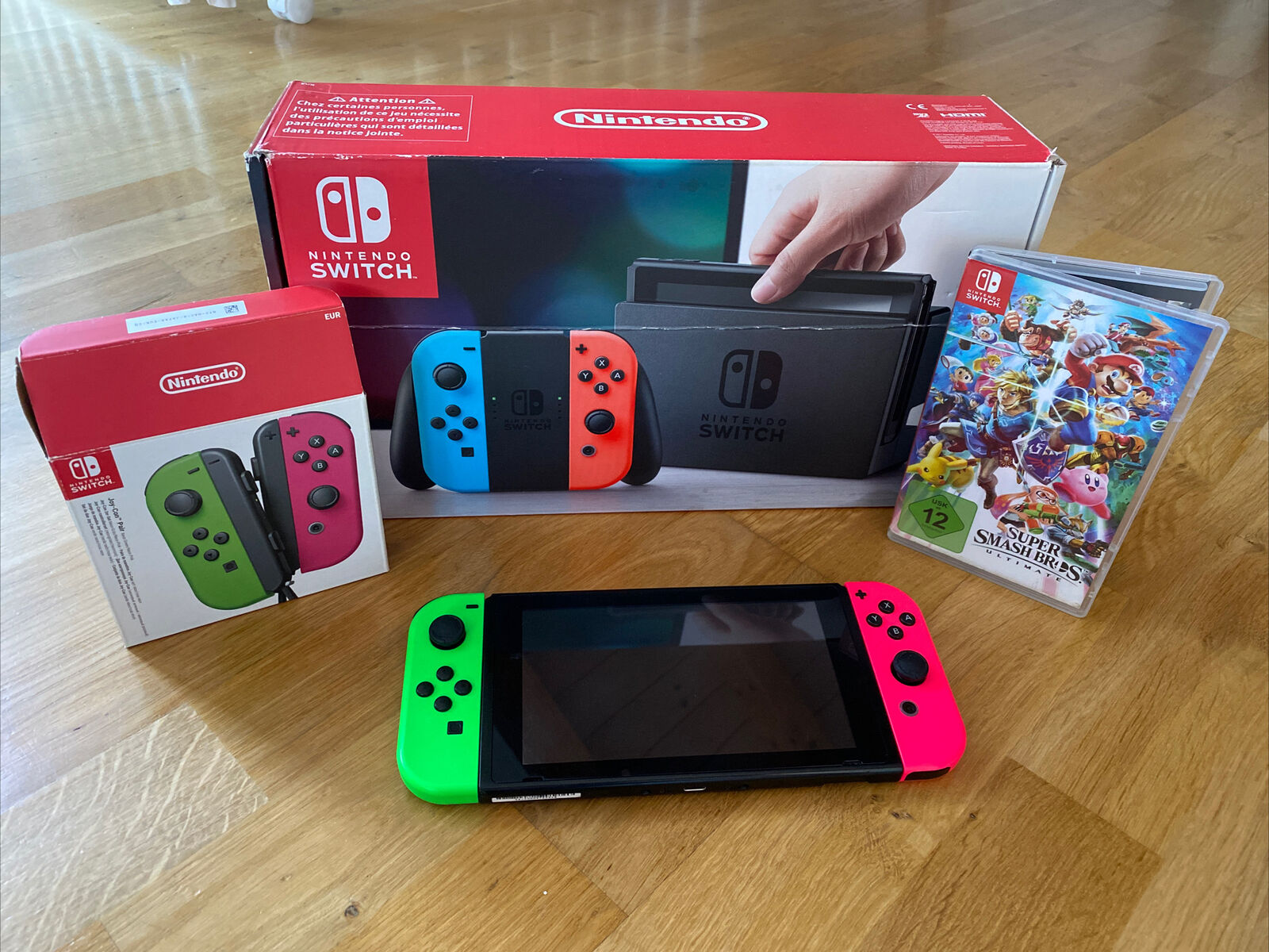 Console Nintendo Switch avec Joy-Con-Neon-Grün/Neon-Pink avec 1 Spiel Super Smash - Miniature 5