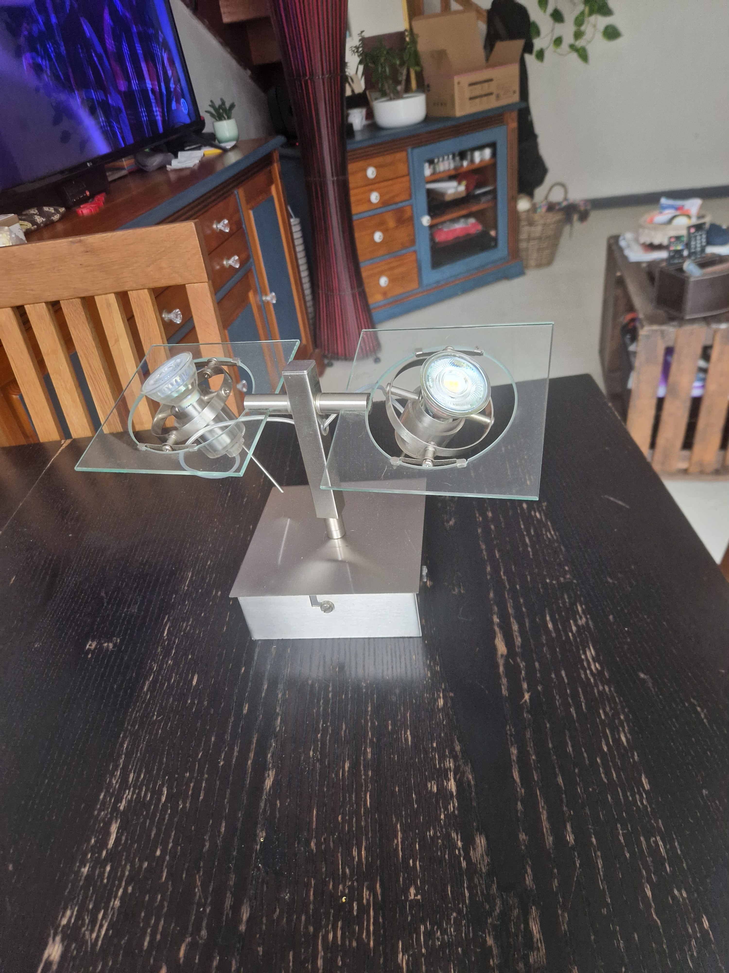 Lustre avec 2 spots modulaire et moderne.