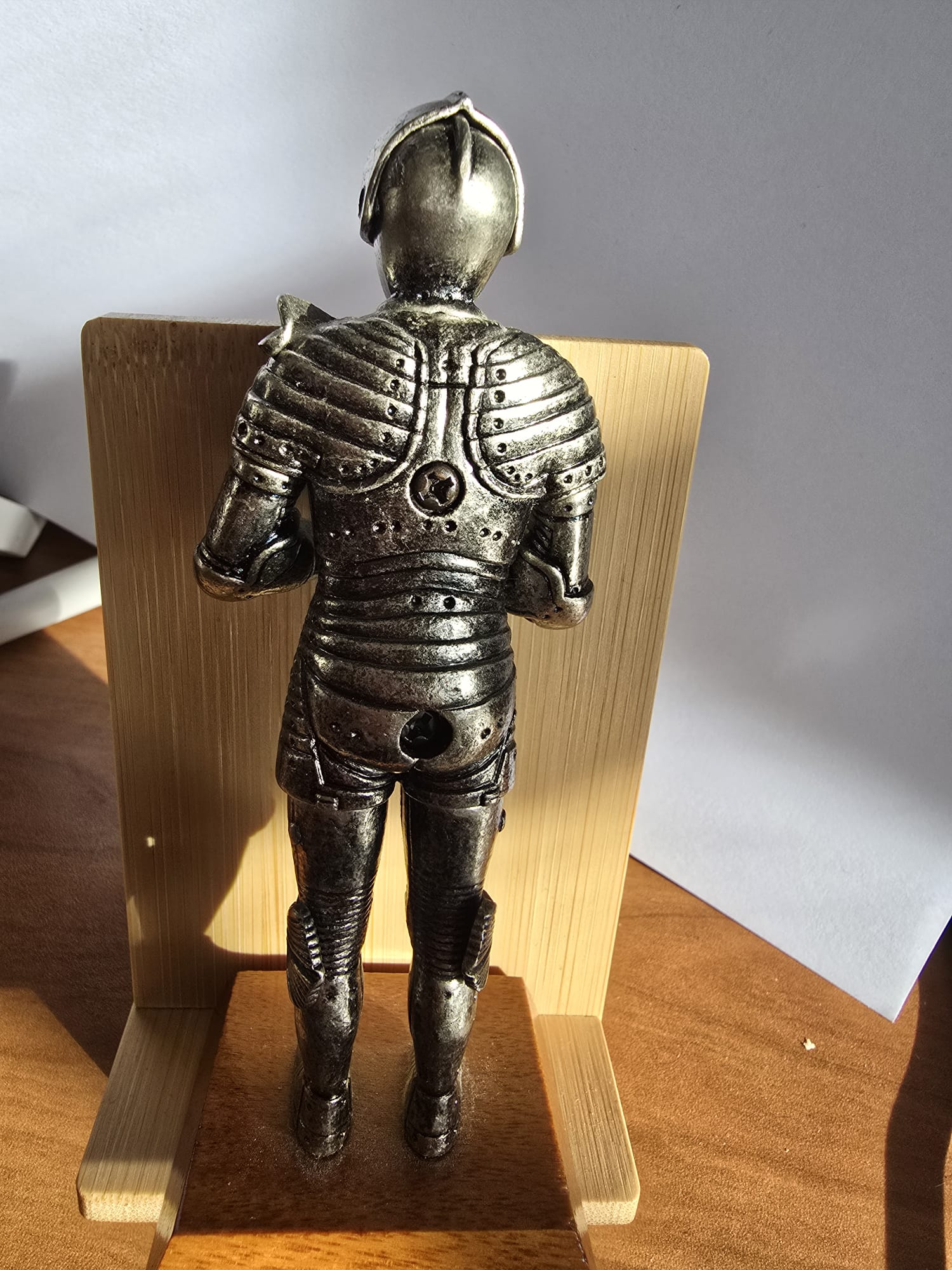 Chevalier en armure métallique à vendre - Miniature 4