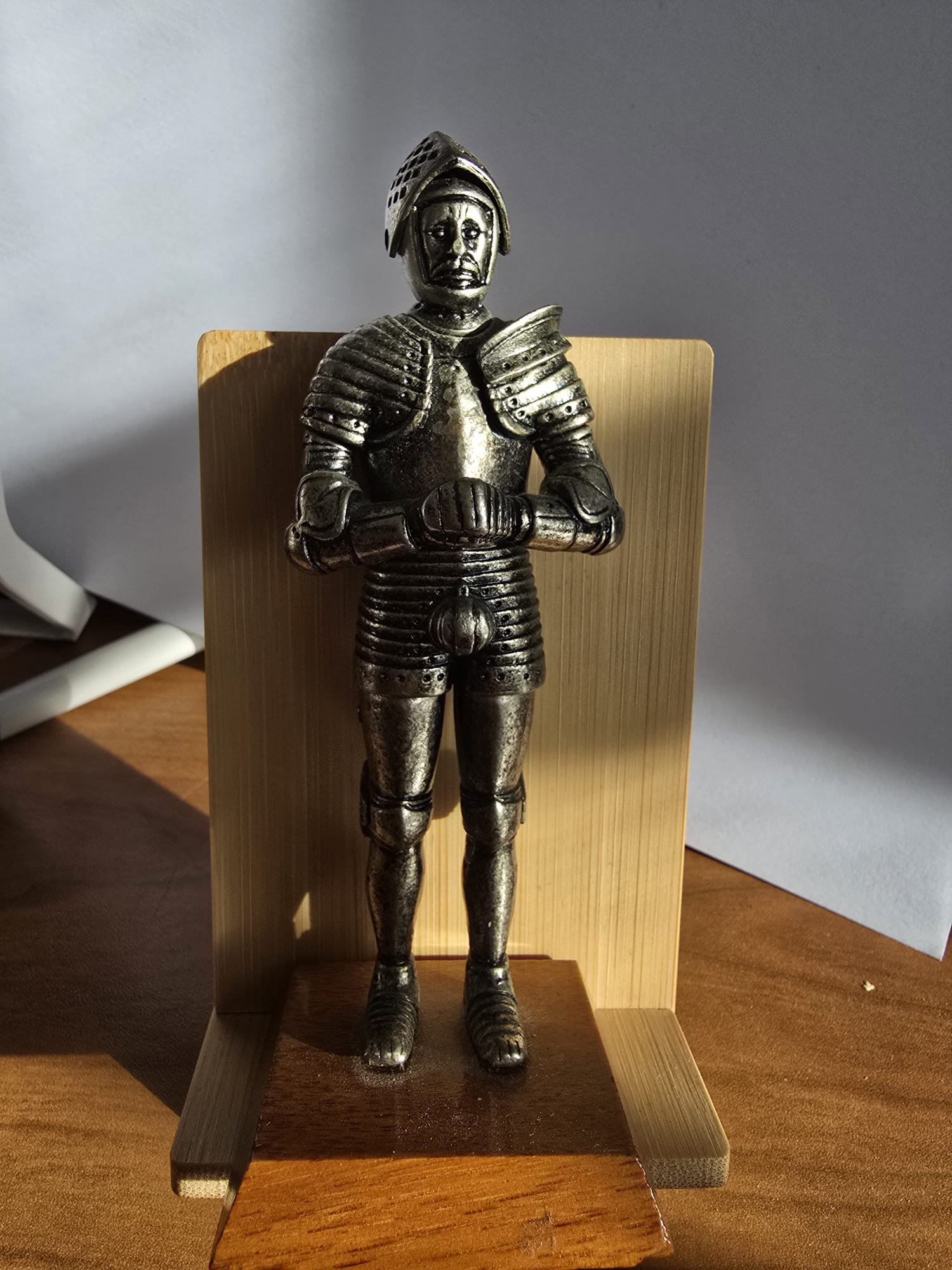 Chevalier en armure métallique à vendre - Miniature 3