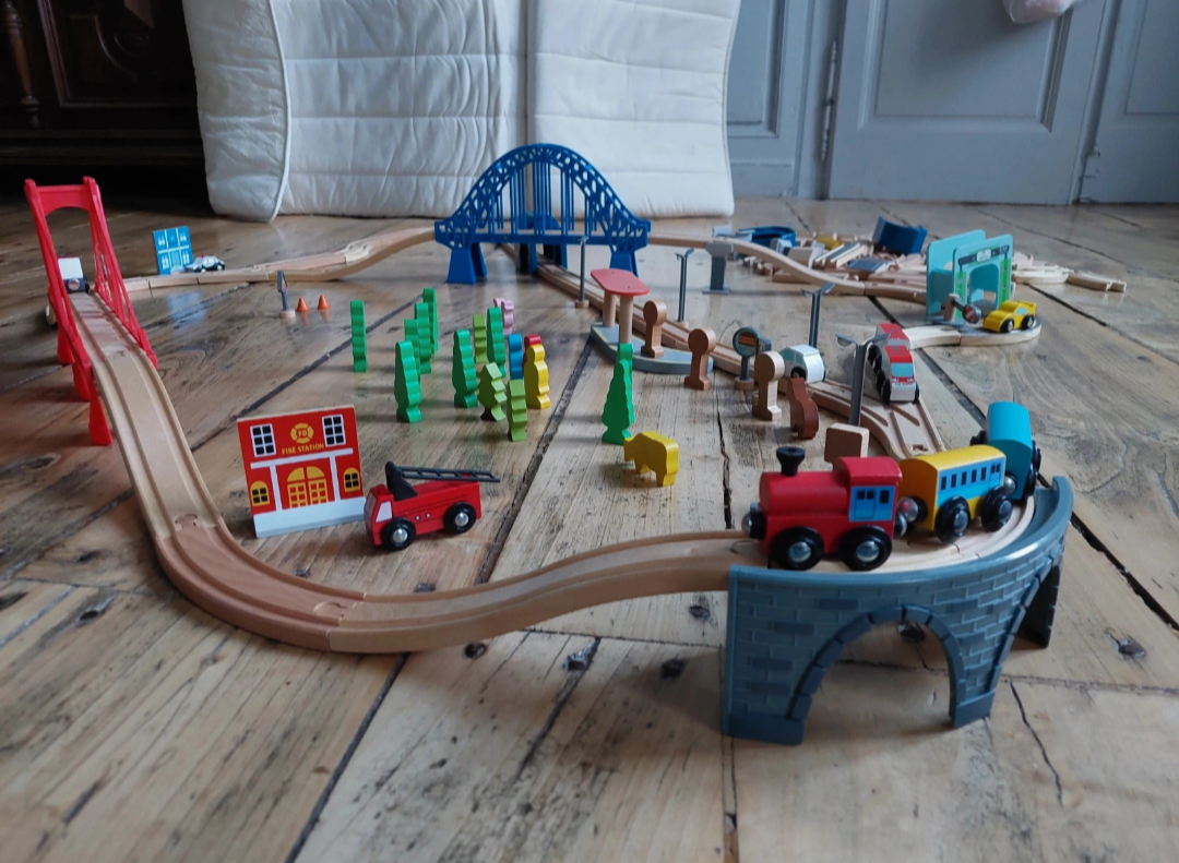 Train en bois lot dans son emballage - Miniature 3