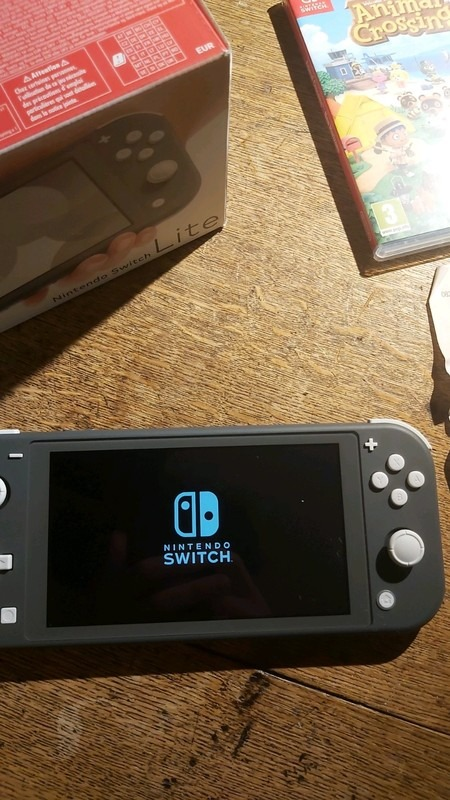 Nitendo switch grise neuve avec facture + animal crossing + boite pour la switch et les jeux - Photo 1