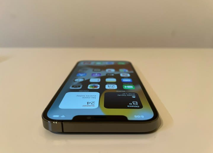 iPhone 12 pro max avec tout les accessoires