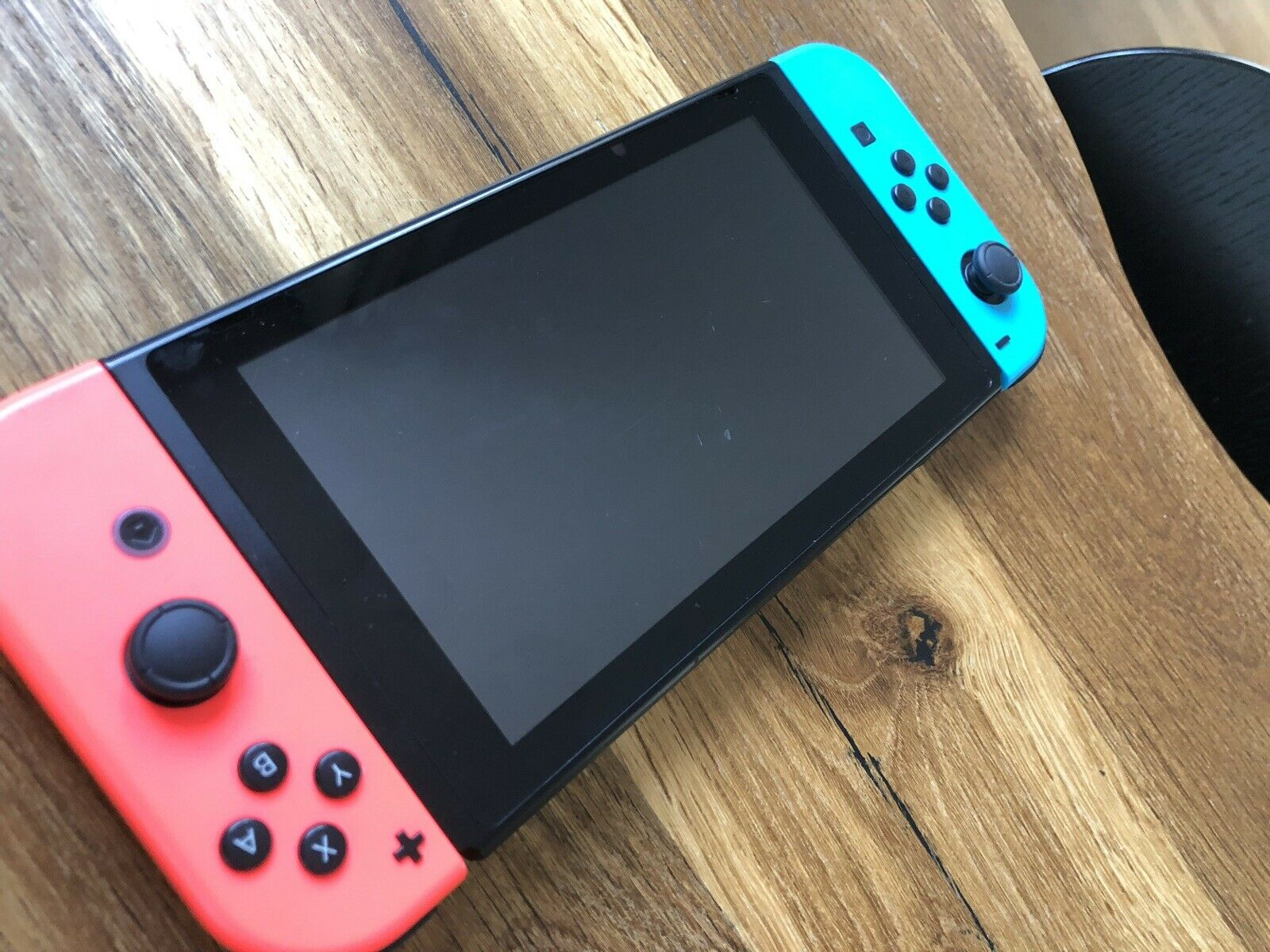 Nintendo Switch 32 Go Console avec Manettes Joy-Con - Miniature 3