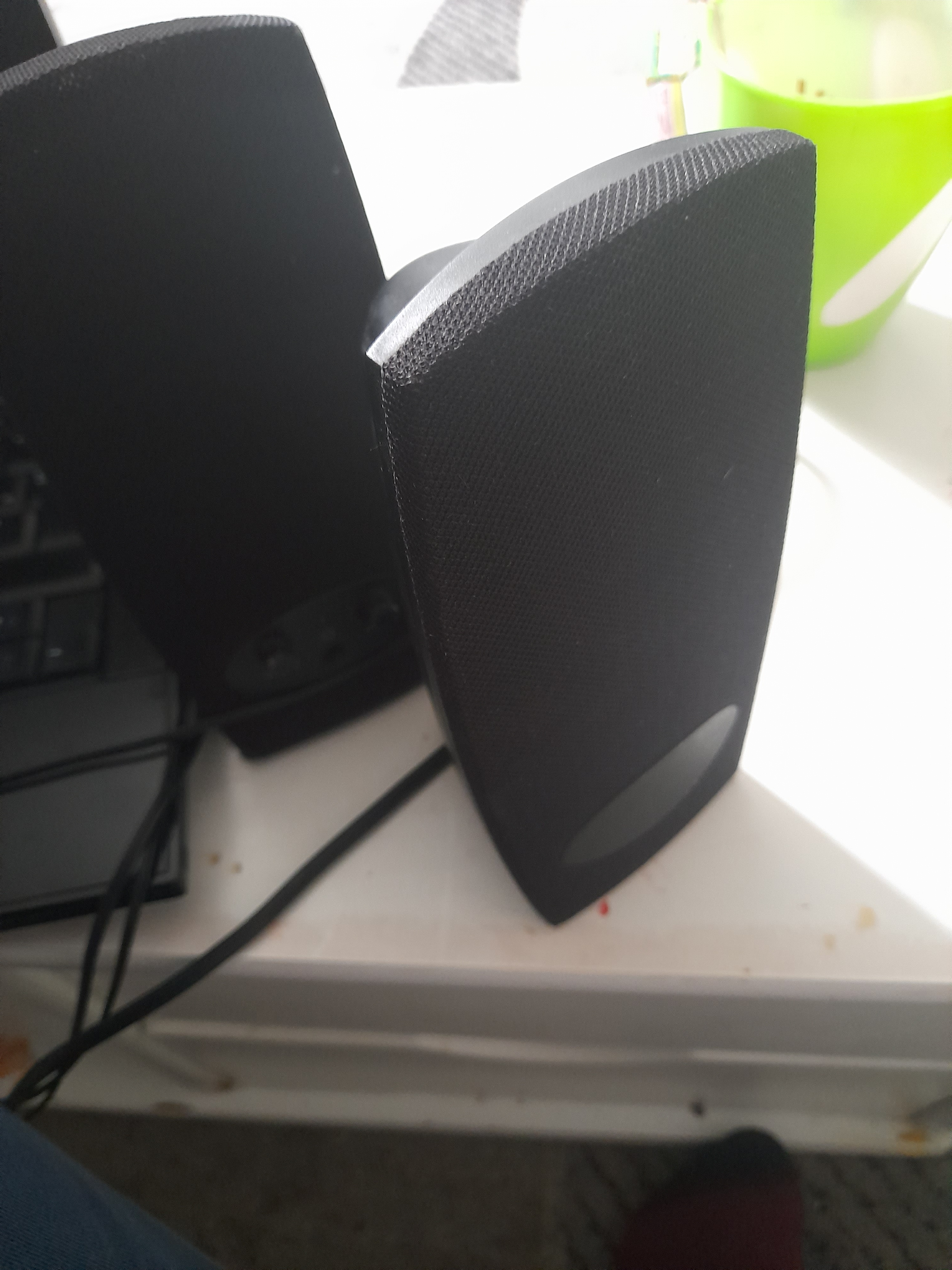 Toutes mes salutations Madame et Monsieur je vous mets une annonce d'un ordinateur portable le modèl