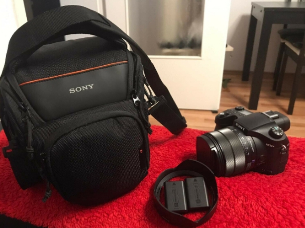 Appareil photo Sony RX10 mark IV avec accessoires