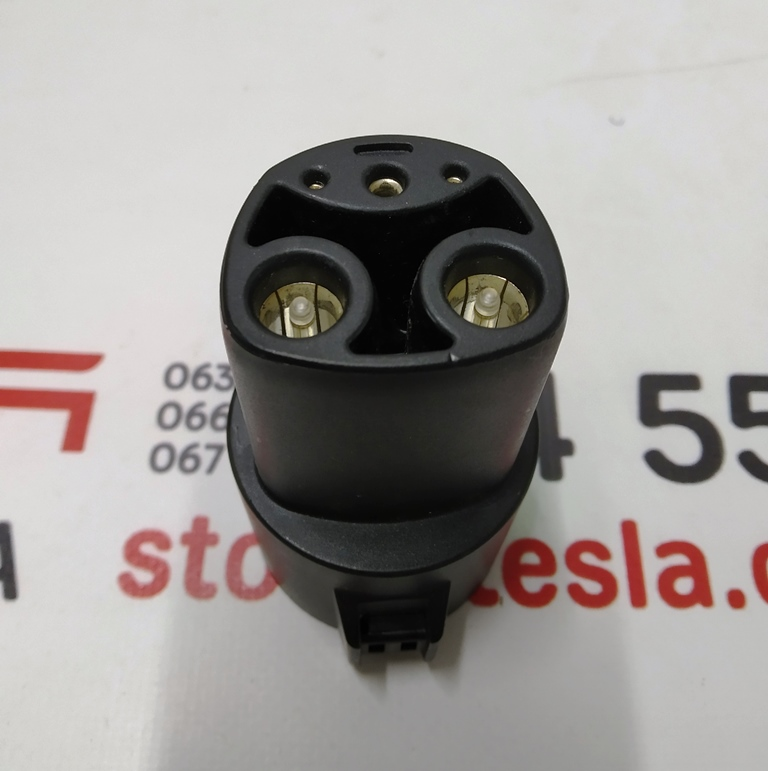 Adaptateur de charge J1772 Tesla 1067348-00-A