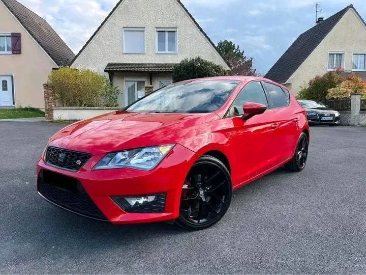 Voiture rouge en mode (scorpion) - Miniature 7