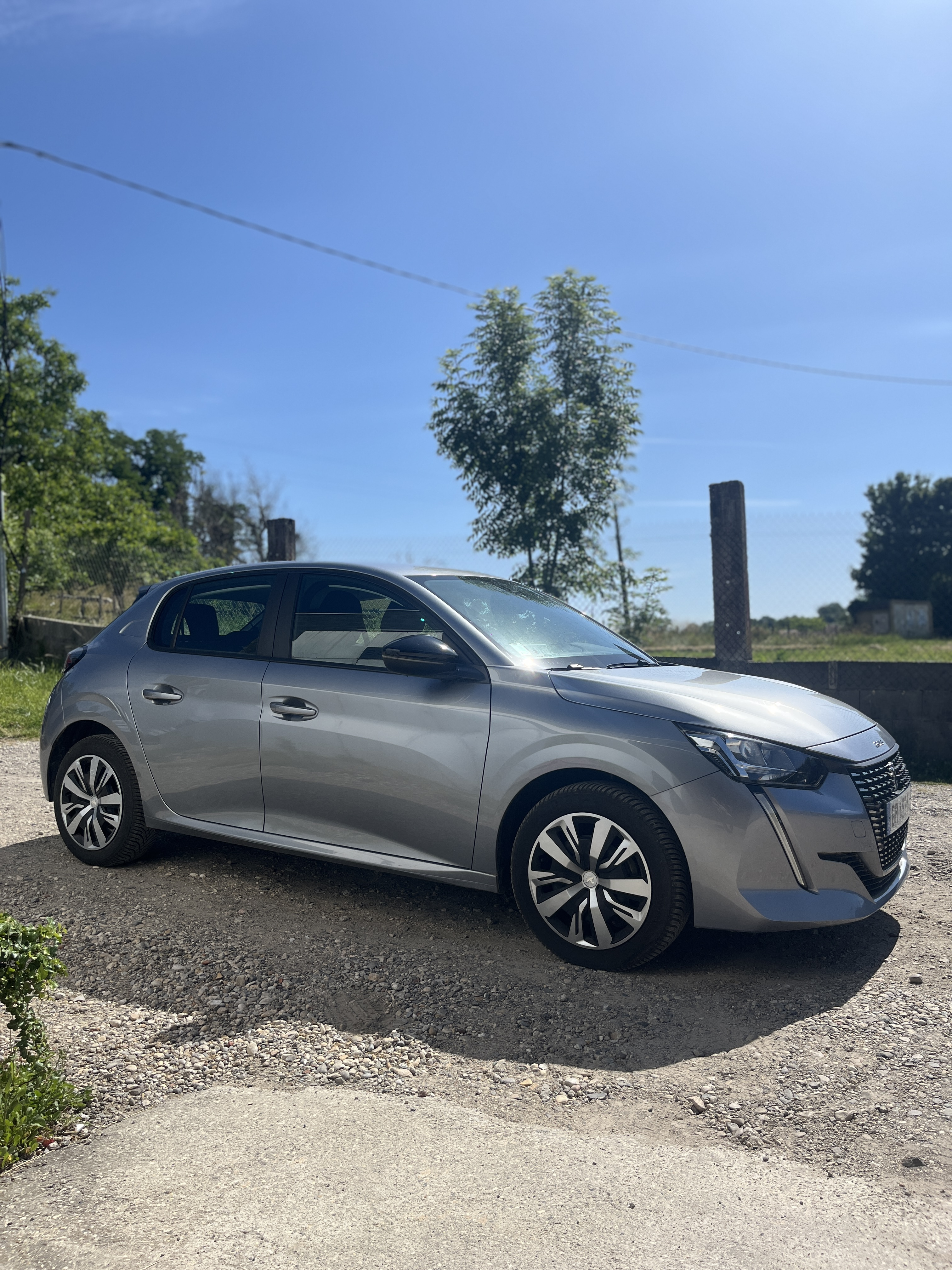Peugeot 208 1.5 BlueHDi 100 en bon état - Miniature 6