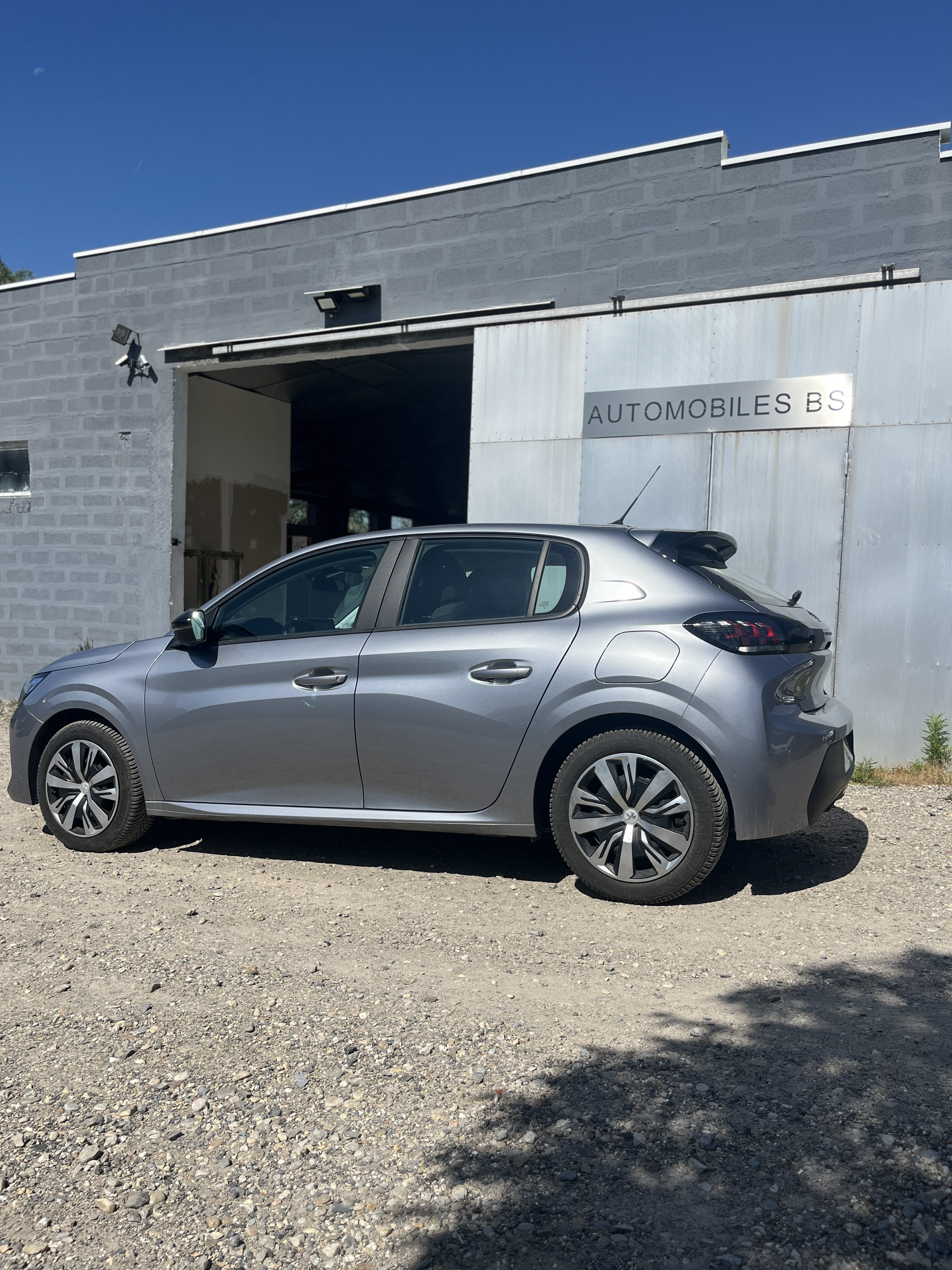 Peugeot 208 1.5 BlueHDi 100 en bon état - Miniature 3