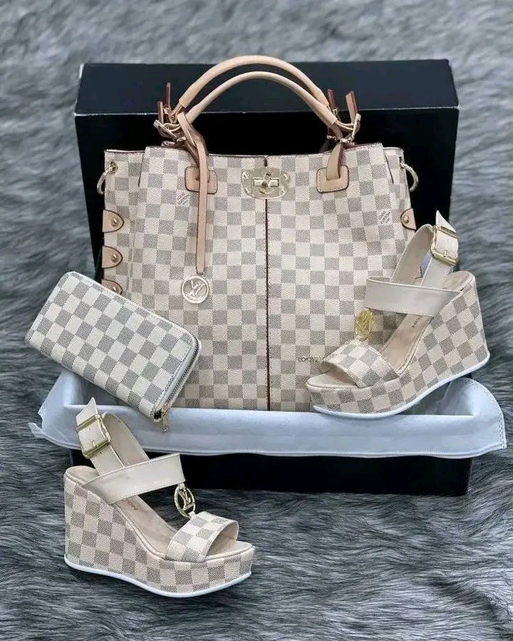 Sacs et accessoires de marque disponibles