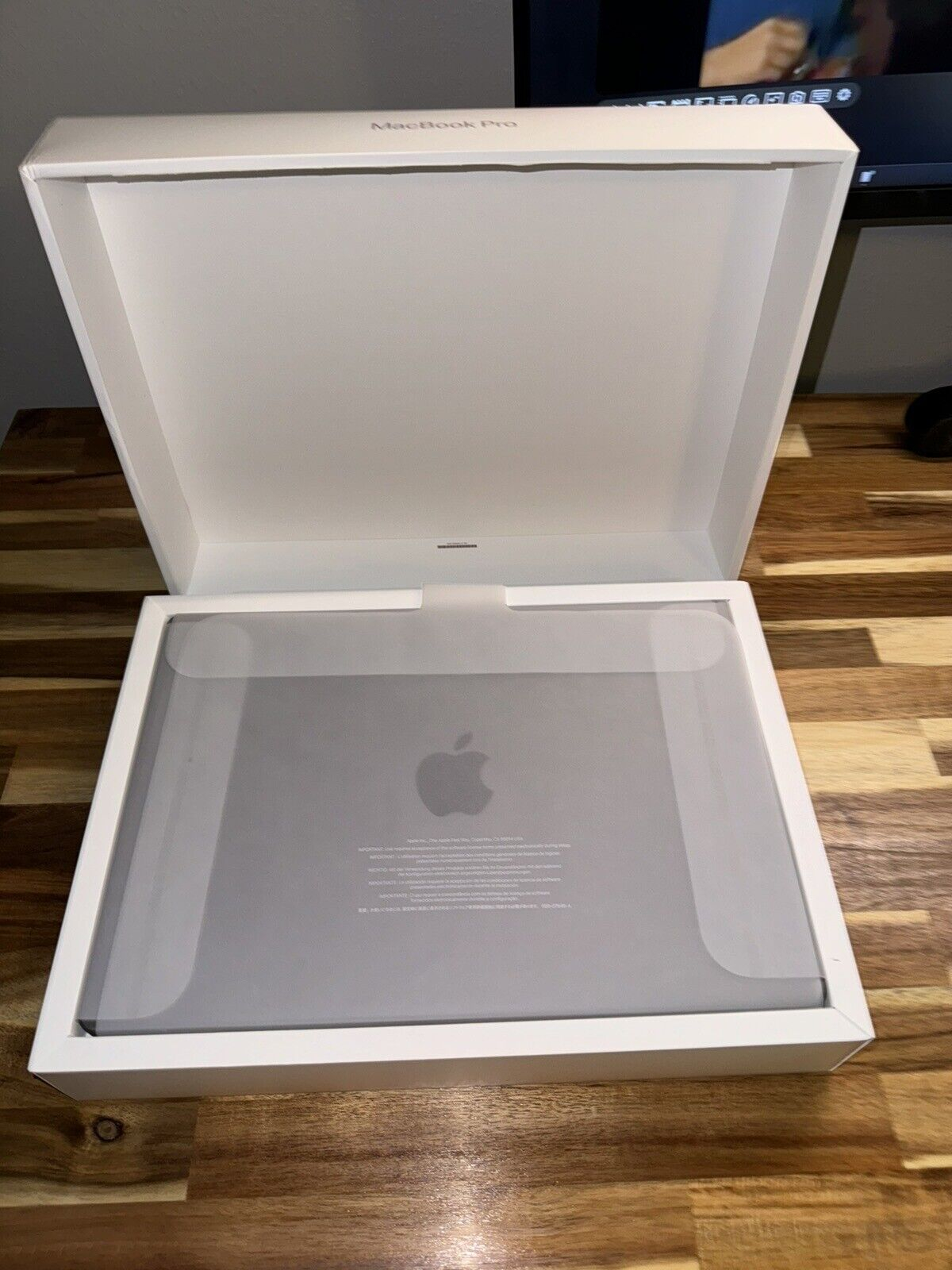 APPLE MACBOOK PRO M3 TOUT NEUF