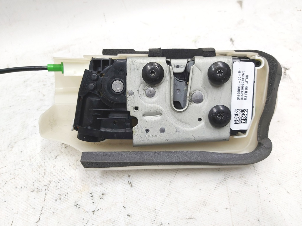 Ensemble de serrure de porte avant droite Tesla 1068963-00-M