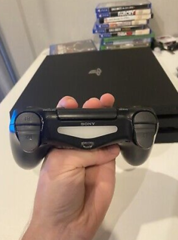 PlayStation 4 - Miniature 2