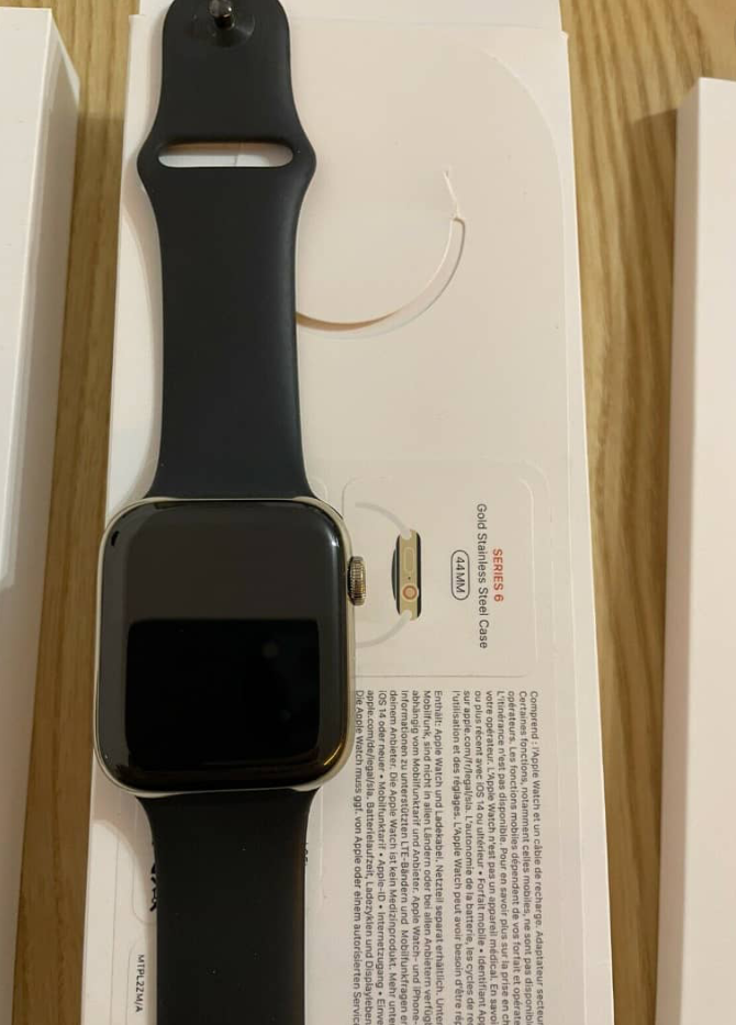 Apple Watch Series 6 44 mm Or LTE + GPS Cellulaire Or Acier Inoxydable Saphirs Inoxydable - Miniature 2
