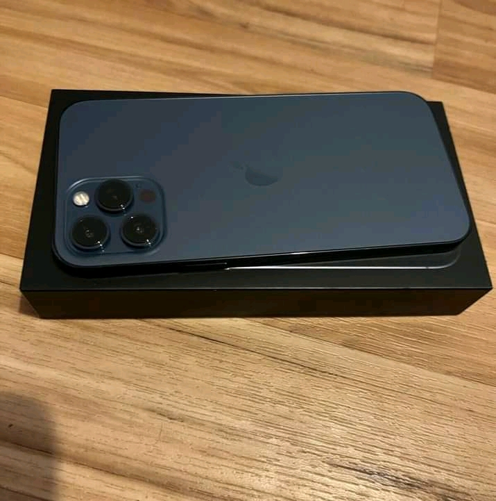 iPhone 13 Pro Max avec accessoires a vendre