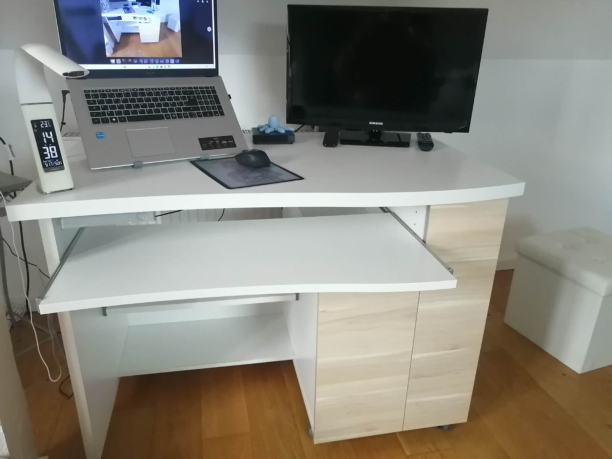 Bureau blanc
