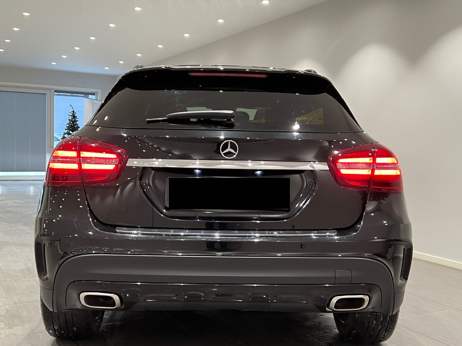 MERCEDES GLA 180 AMG EDITION NOIR EN BON ETAT