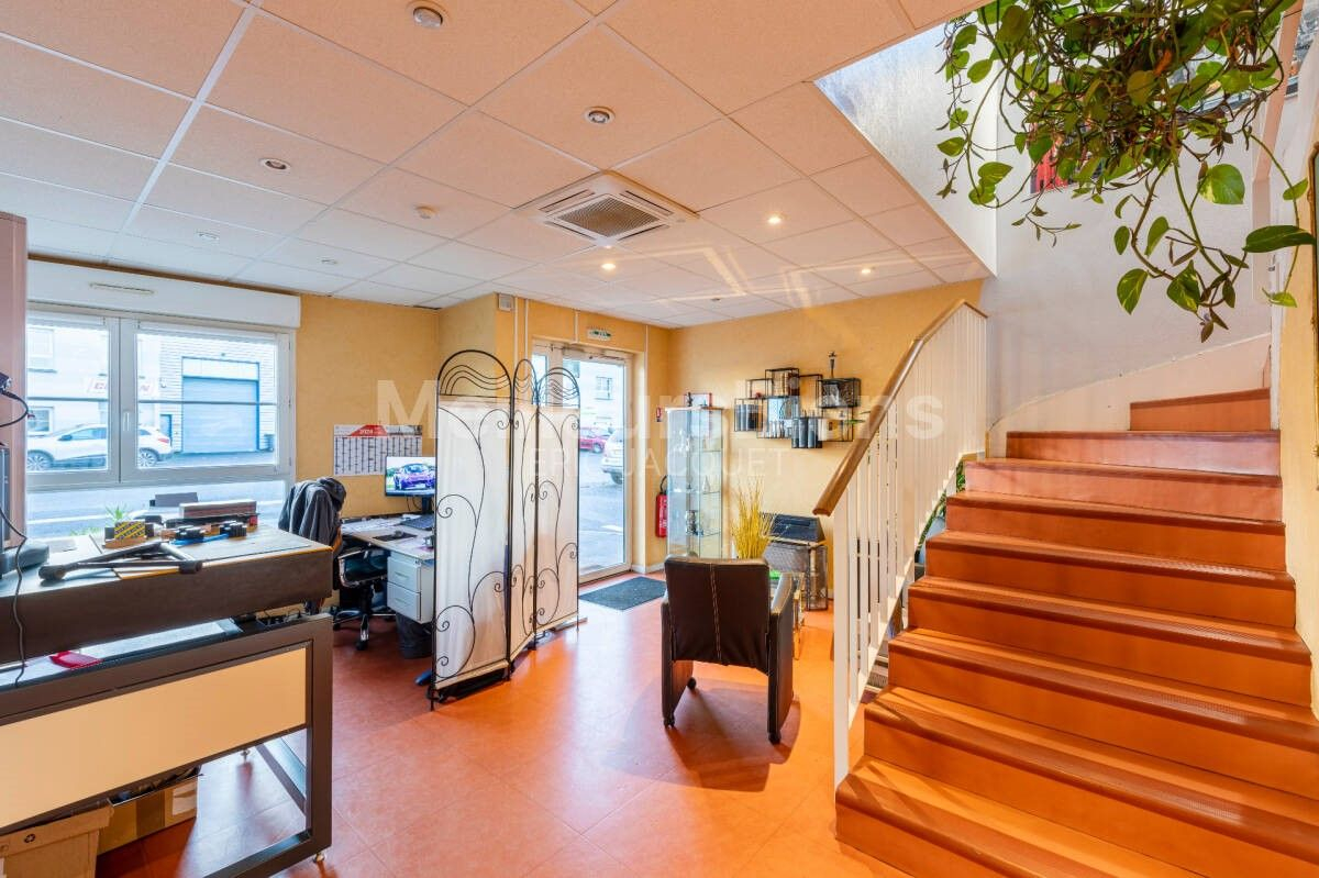 Entrepot 1770m2 + bureaux