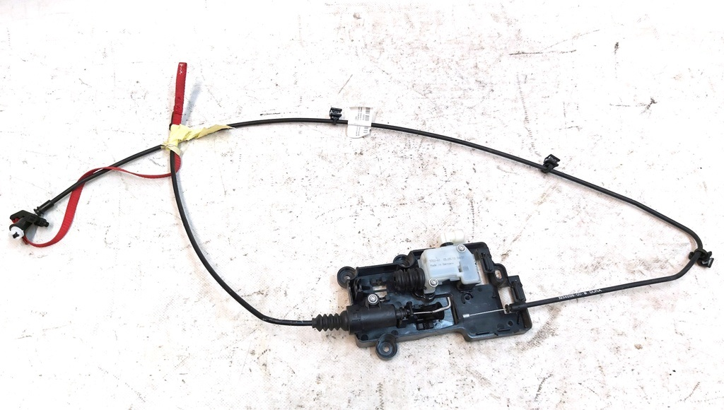 Actionneur de verrouillage de capot électrique, partiellement assemblé (avec dommages) Tesla modèle
