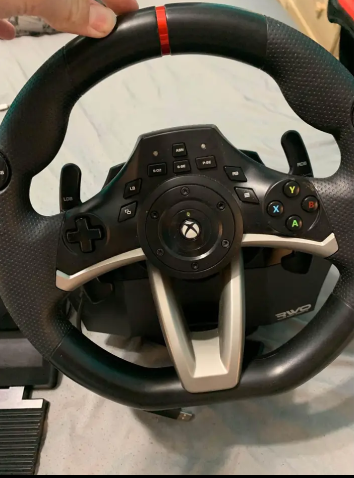XBOX GAMING WHEEL  AND PEDALS