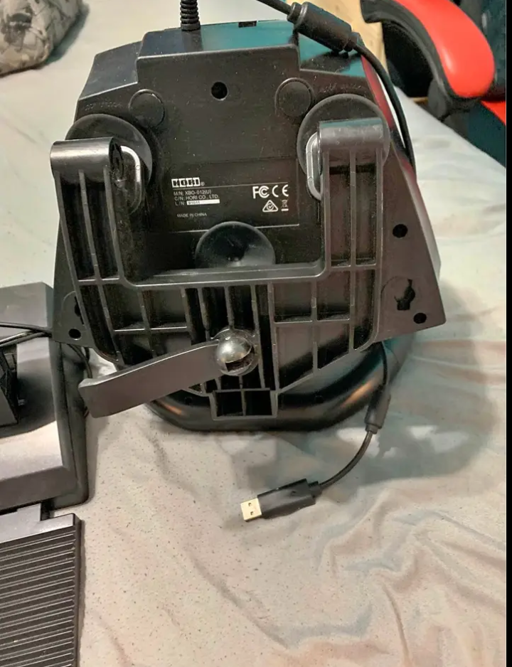 XBOX GAMING WHEEL  AND PEDALS - Miniature 3