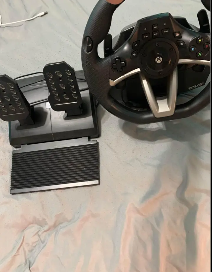 XBOX GAMING WHEEL  AND PEDALS - Miniature 5