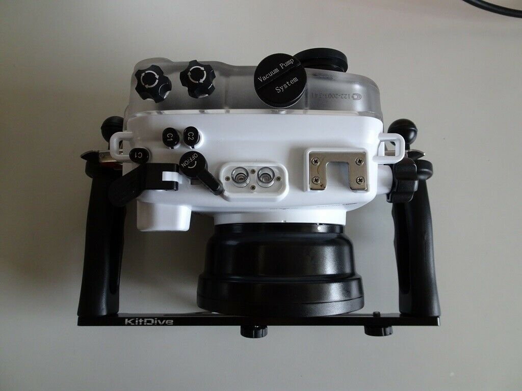 Sony A6400 avec objectif 16-50 mm et boîtier Sea Frogs Salty Line Sub-M - Miniature 3