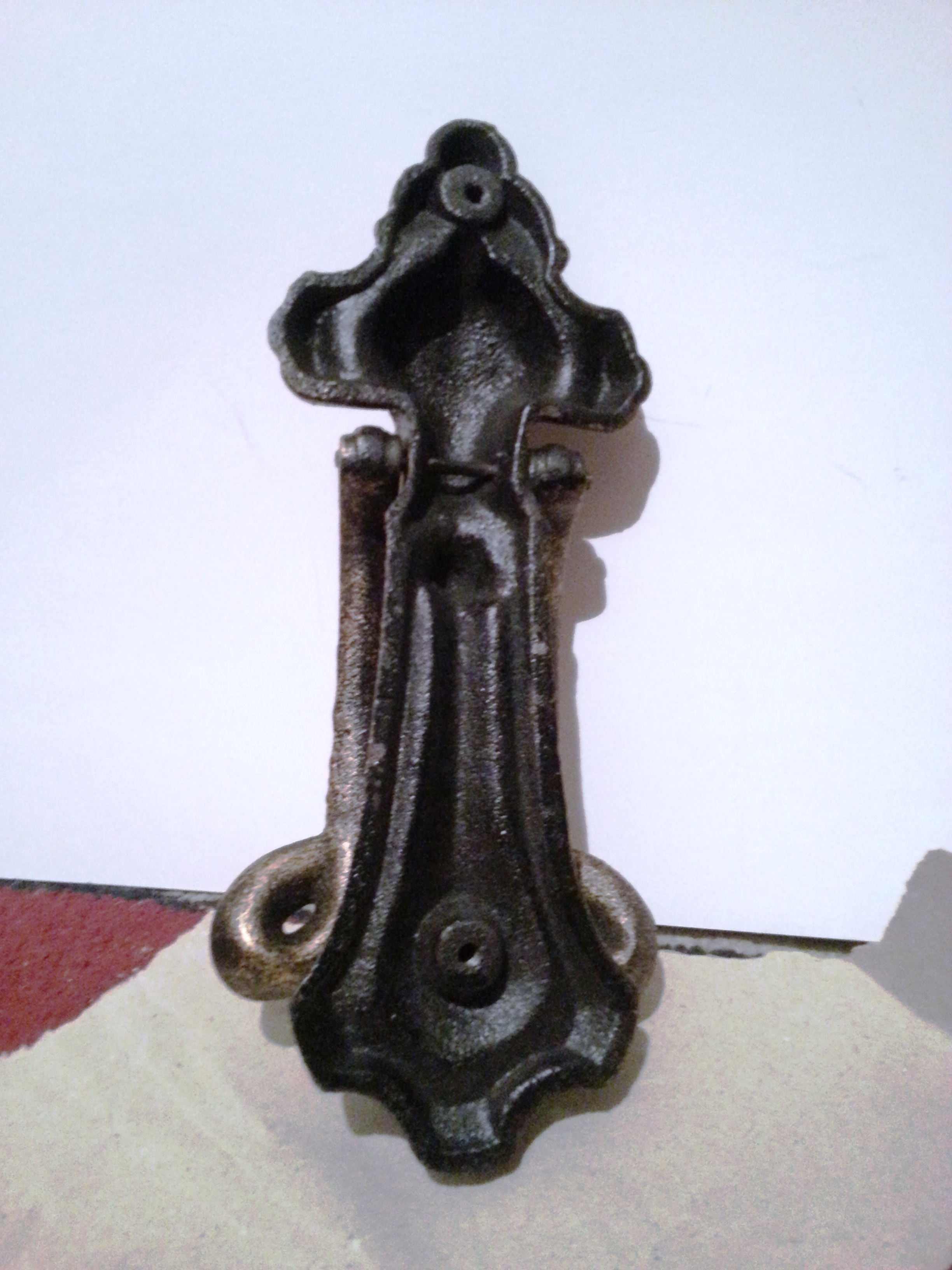 Heurtoir de porte en fonte art nouveau