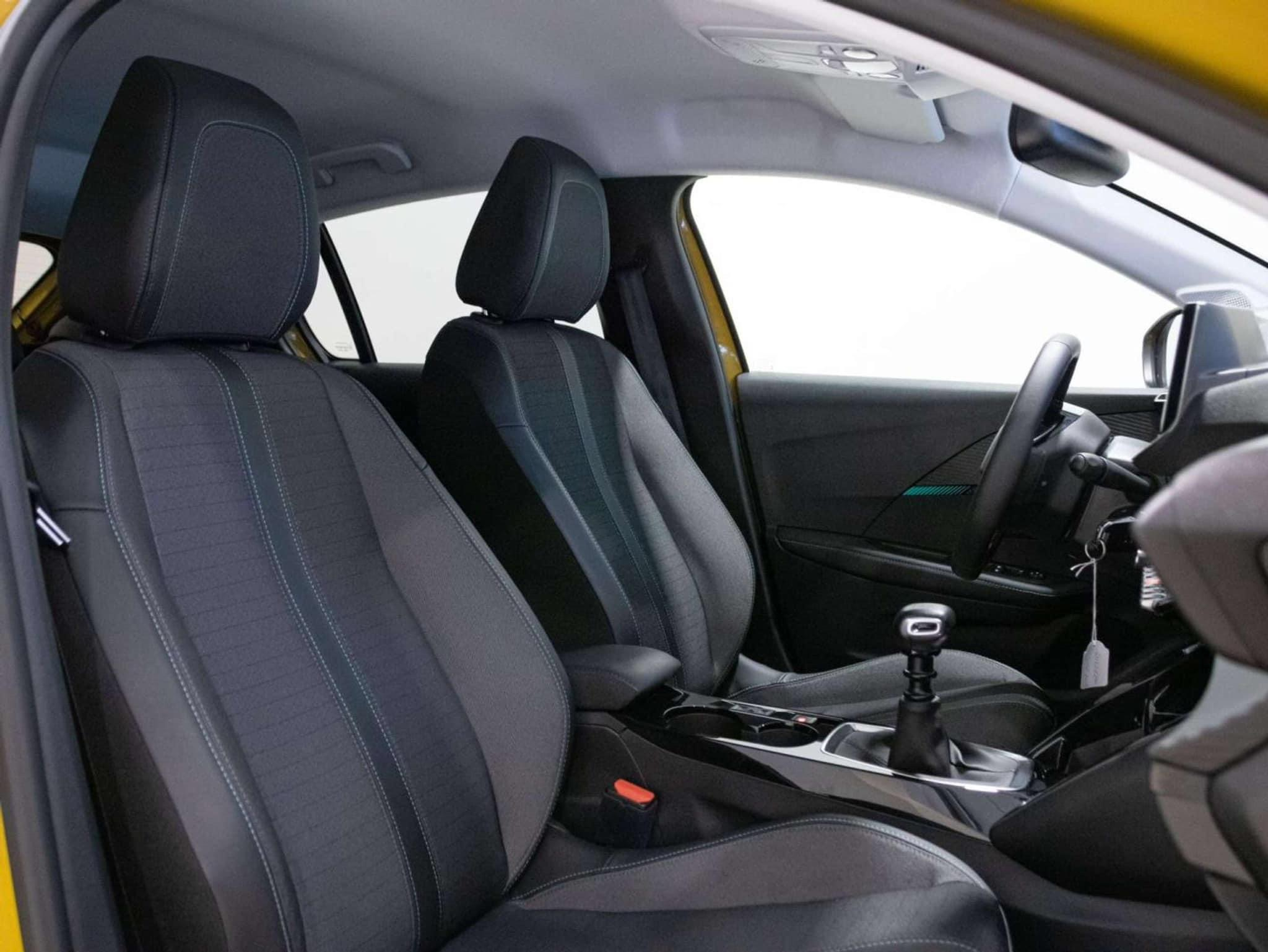 Peugeot 208 BlueHDi Année 2023 - Miniature 9