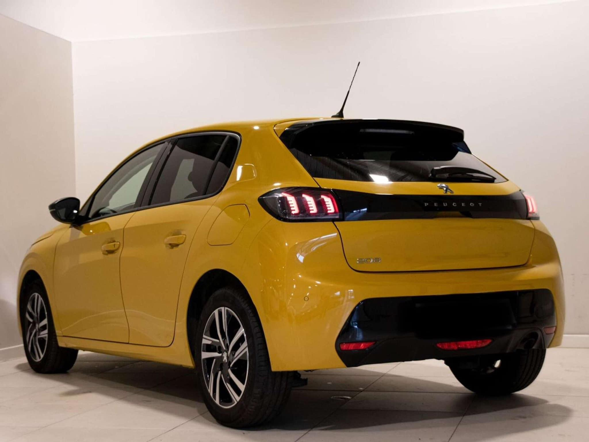 Peugeot 208 BlueHDi Année 2023 - Miniature 3